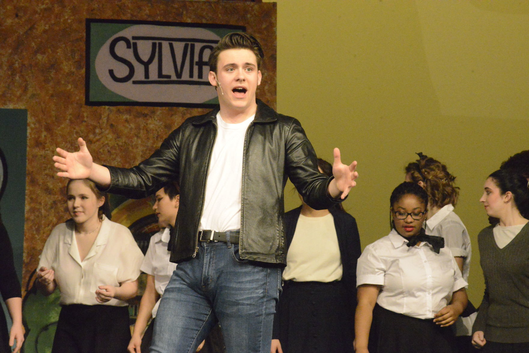 031120 moline musical 176.JPG